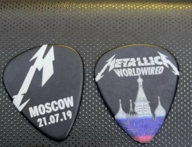 Медиатор черный. Медиатор москва. Медиатор москва. Медиатор metallica moscow 2019. Медиатор москва.