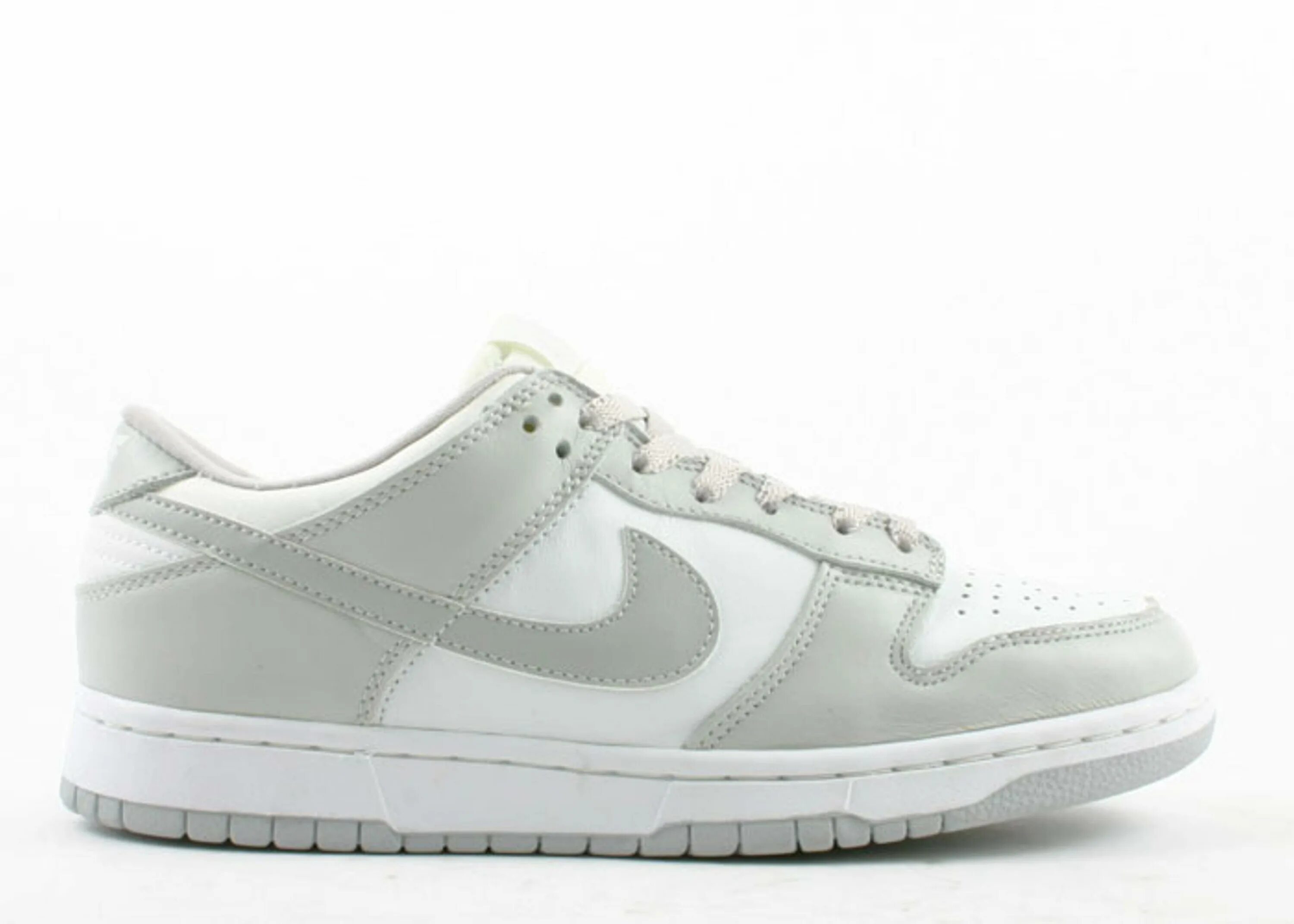 Найки светлые. Nike SB Dunk Low серые. Nike SB Dunk Low Grey. Nike SB Dunk Low White Grey. Nike Dunk Low серые.