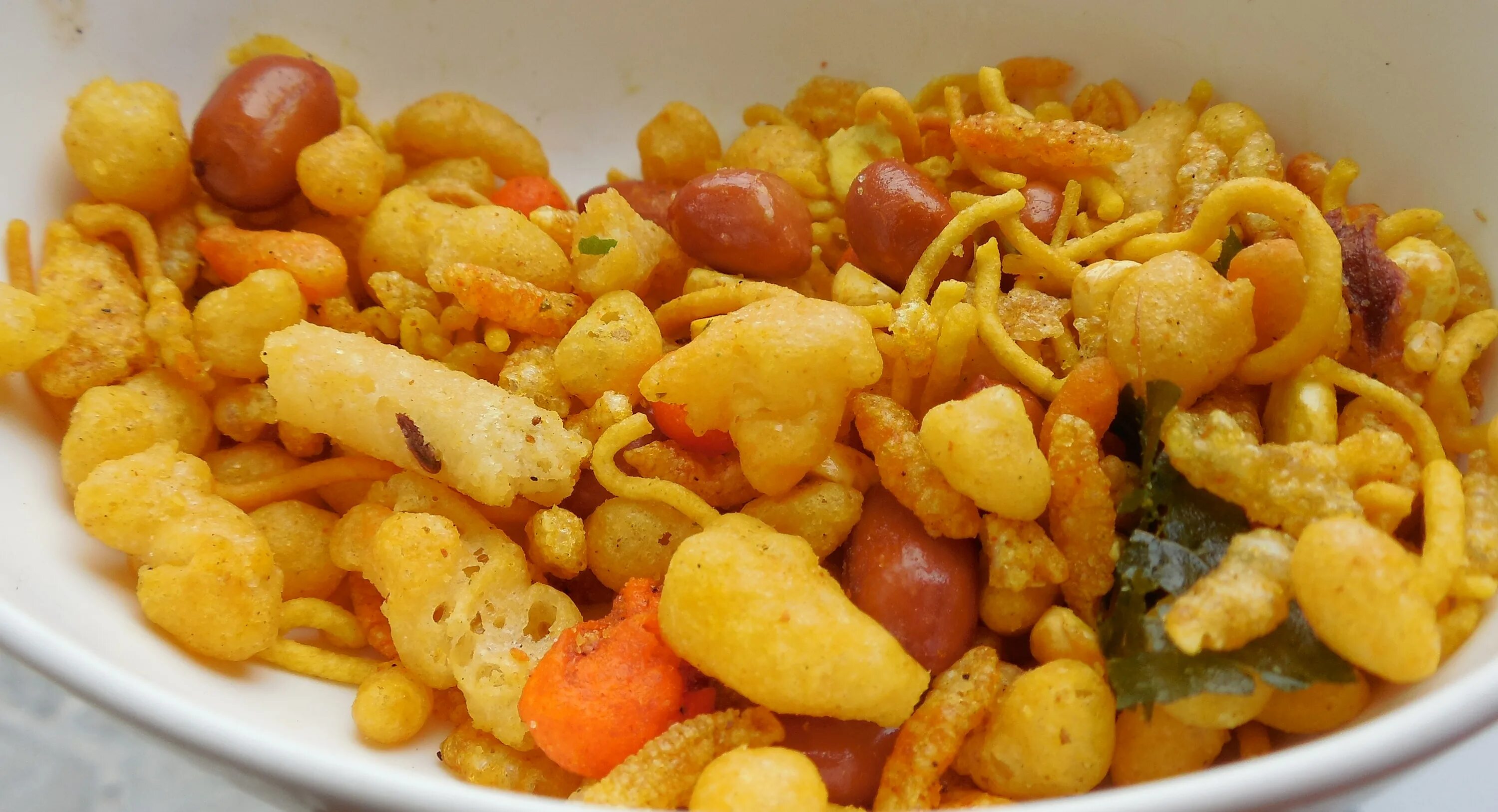 It is a mixture of. Namkeen еда. bombay mix bikaji. mixture.