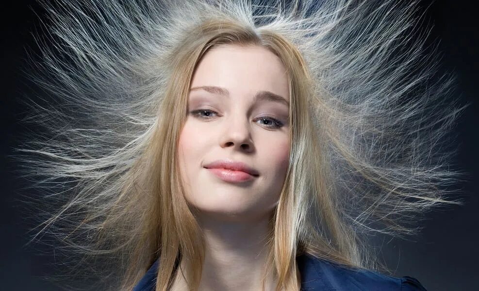 Сильно магнитятся волосы. Волосы электризуются. Электризация волос. Волосы магнитятся. Волосы наэлектризовались.