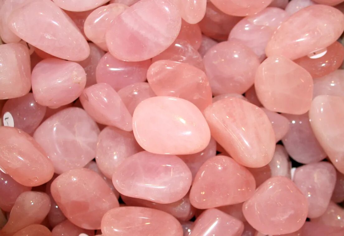 Pink stones. Розовый кварц камень. Полудрагоценные камни розовый кварц. САМОЦВЕТ розовый кварц.