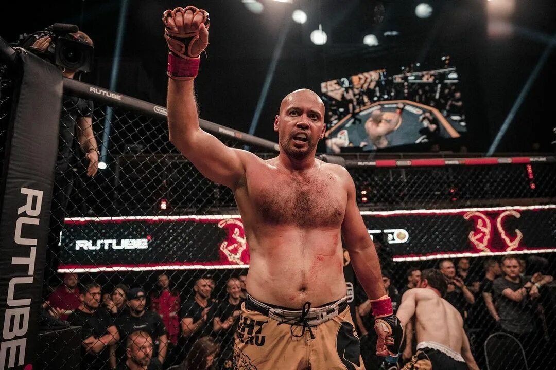 Поп мма лучшее. Александр емельяненко бой. Акаб боец артур кулинский. Черкасов мурад бой. Павел носов битва за хайп.