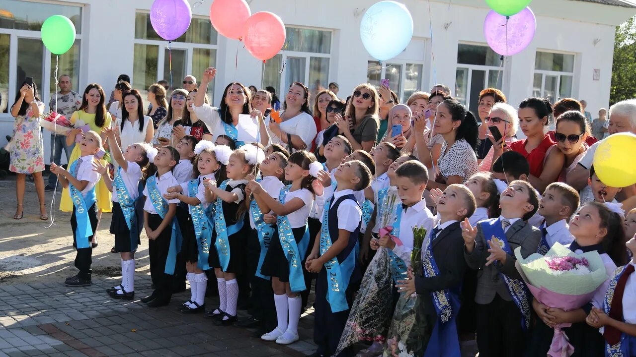 Урожайновская школа электронный. МБОУ Урожайновская школа Симферопольский район. Школа МБУ Урожайновская в Крыму. Урожайновское сельское поселение Симферопольский район.