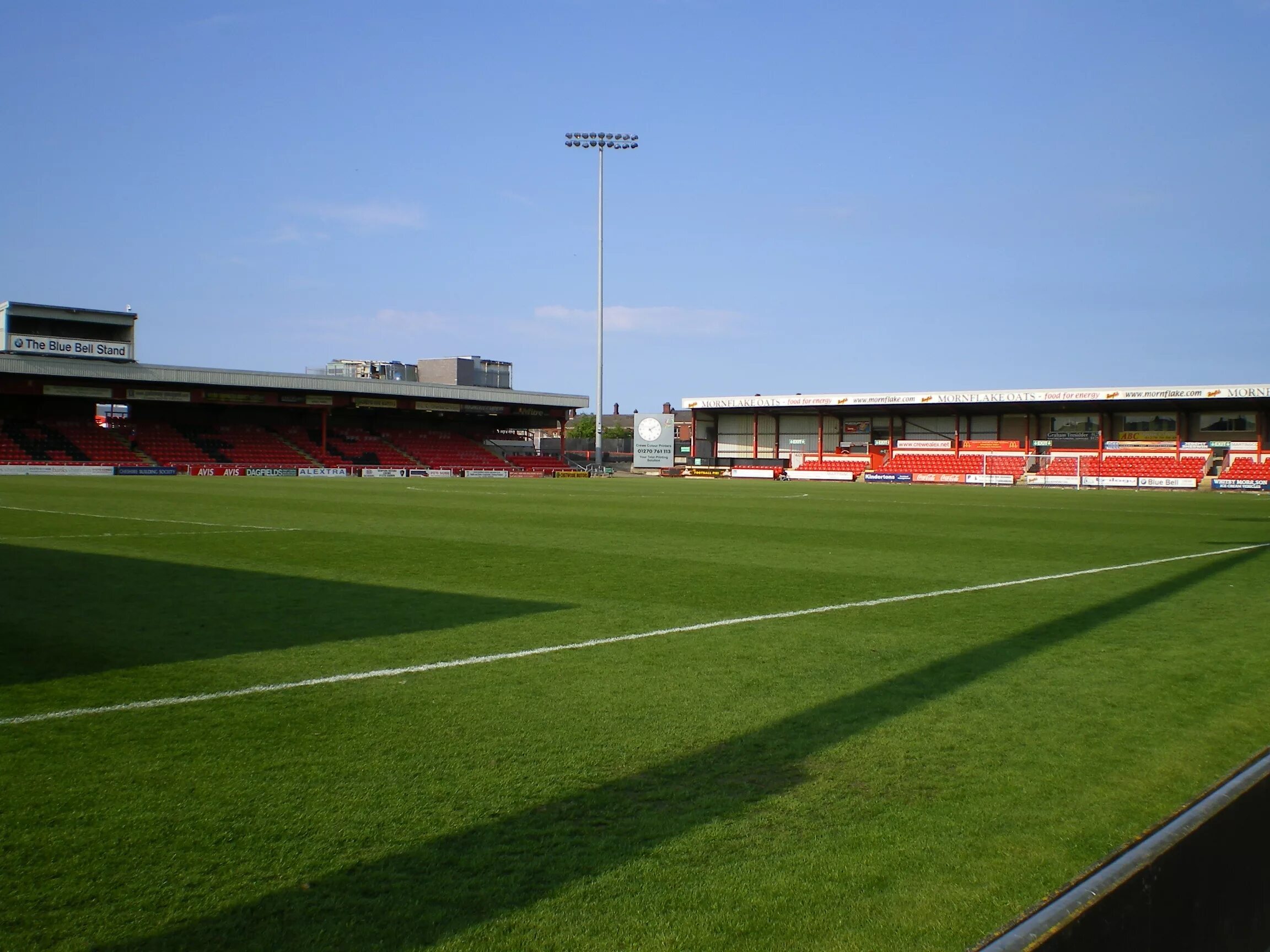 Стадион Crewe Alexandra. Port Vale стадион.