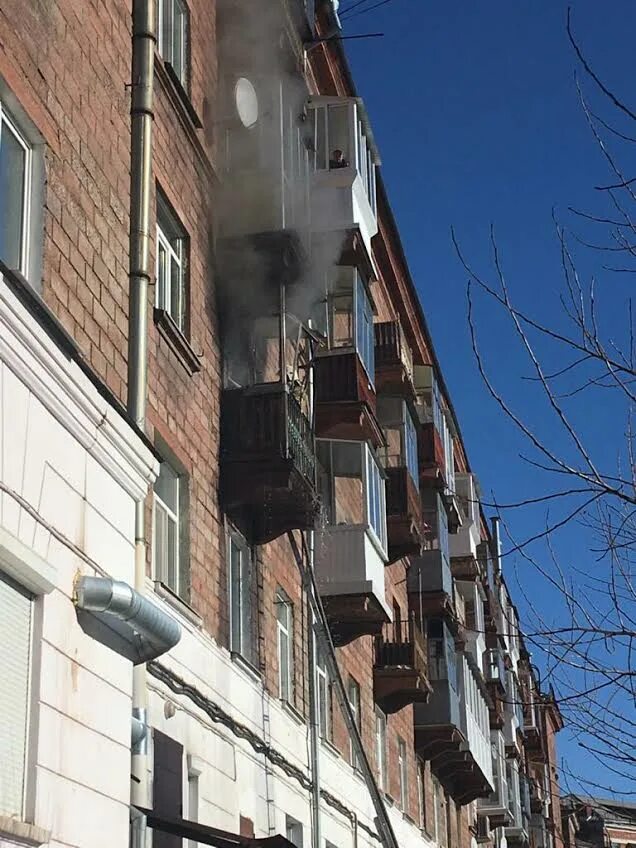 Купить квартиру красная нижний тагил. Красный камень Нижний Тагил. Выгоревшие балконы. Згаревши балкон в квартире.