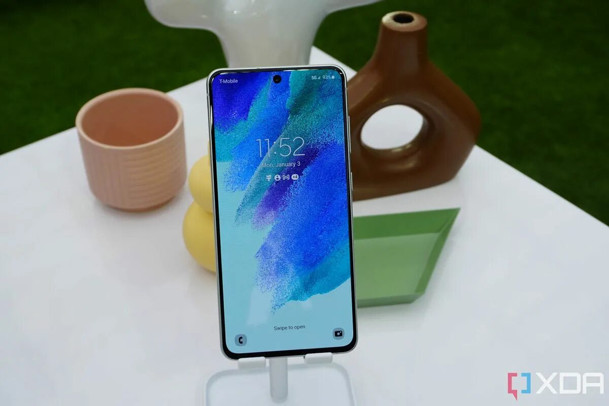 Samsung s21 fe дата выхода. Samsung galaxy s21 fe. самсунг галакси s21 fe зеленый. samsung galaxy s21 fe фото. samsung galaxy s21 fe селфи.