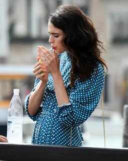 Margaret qualley smoking