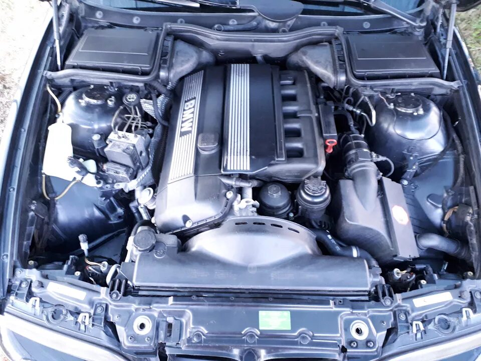 BMW e39 2.8. БМВ е39 2.5. Мотор 2.8 БМВ е39. БМВ е39 под капотом. Бмв е39 м52 купить