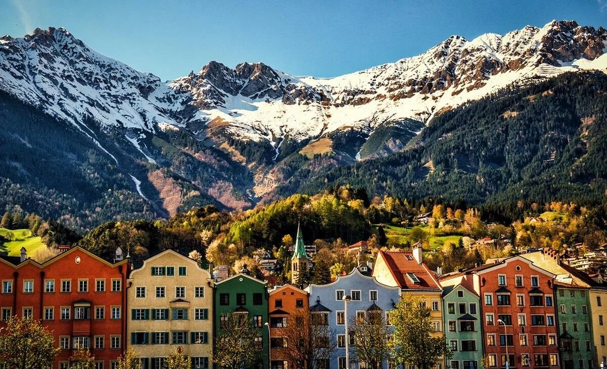 Австрия инсбург улицы. Хальштатт церковь. Город тироль австрия. Austria cities. Деревня в австрии гальштат.