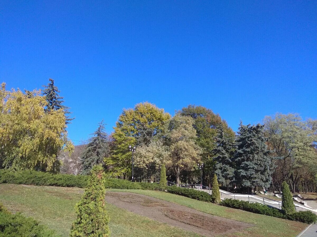 Ротонда пятигорск. Беседка эолова арфа в пятигорске. Курортный парк (железноводск, ставропольский край). Романтичные места в ставрополе. Проспект имени кирова саратов.