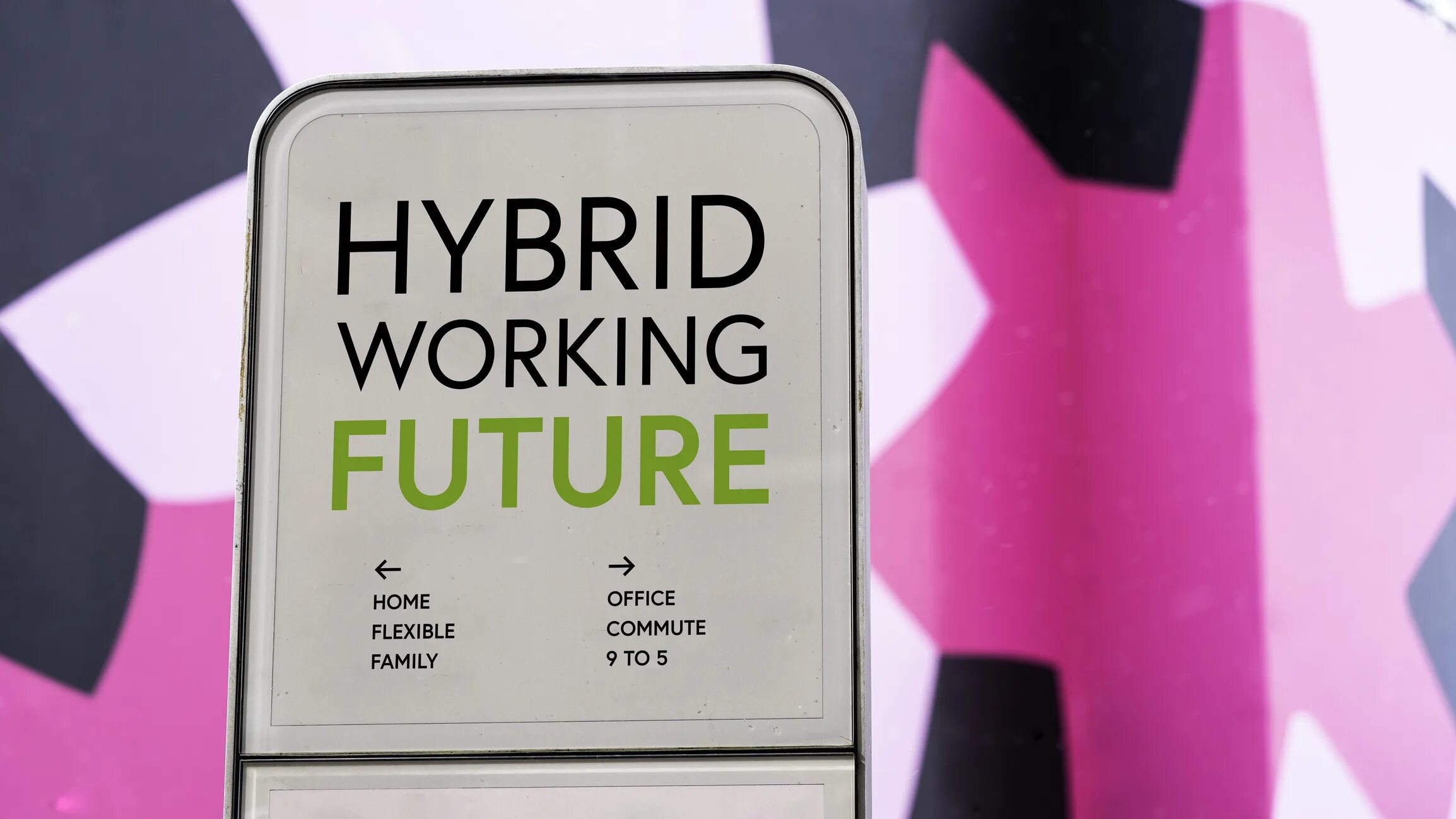 Написали гибрид. Hybrid work. Hybrid working. Гибридная работа в офисе.