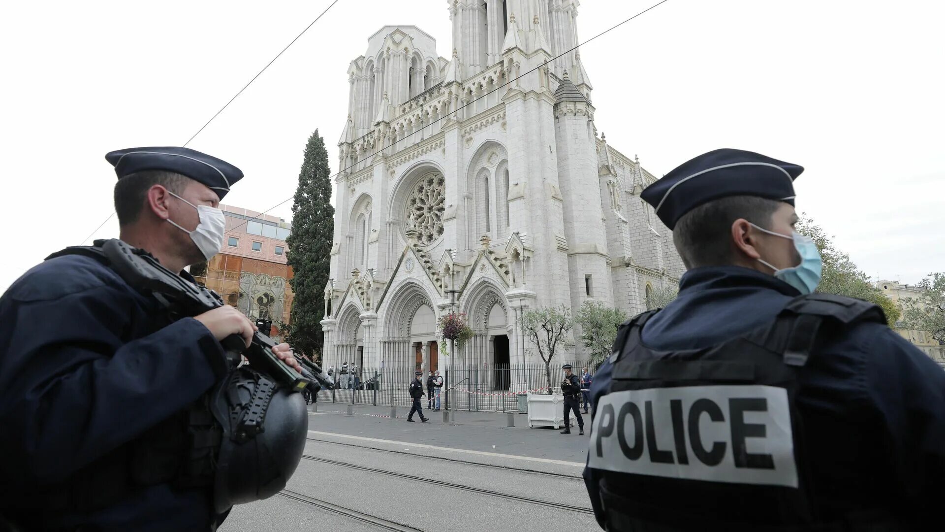 Теракт в франции. Базилика Нотр дам в Ницце. Французская полиция. Полиция Франции.