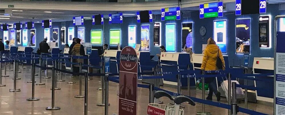 Национальный аэропорт минск 2. Погоан контроль минск сухопутка , отправляют записывать данные. Работа в аэропорту минск. Работа в аэропорту минск. Belavia стойка регистрации.