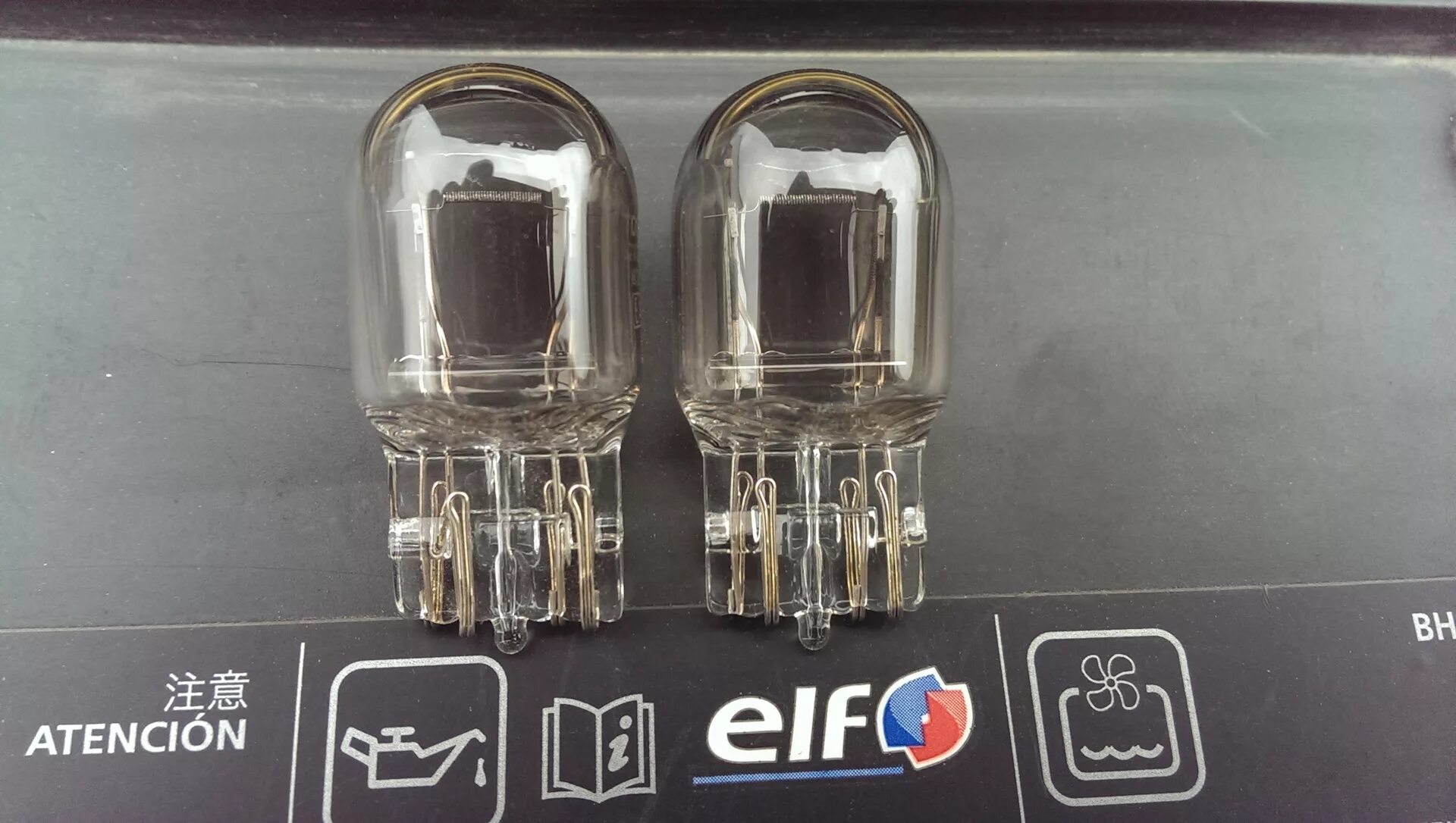 Дневные ходовые лампы рено сандеро степвей 2. Лампочки ходовых огней рено сандеро 2015. Лампа стоп фрилендер 2. Лампа ходовых огней рено дастер 2016. Лампа дхо рено сандеро.