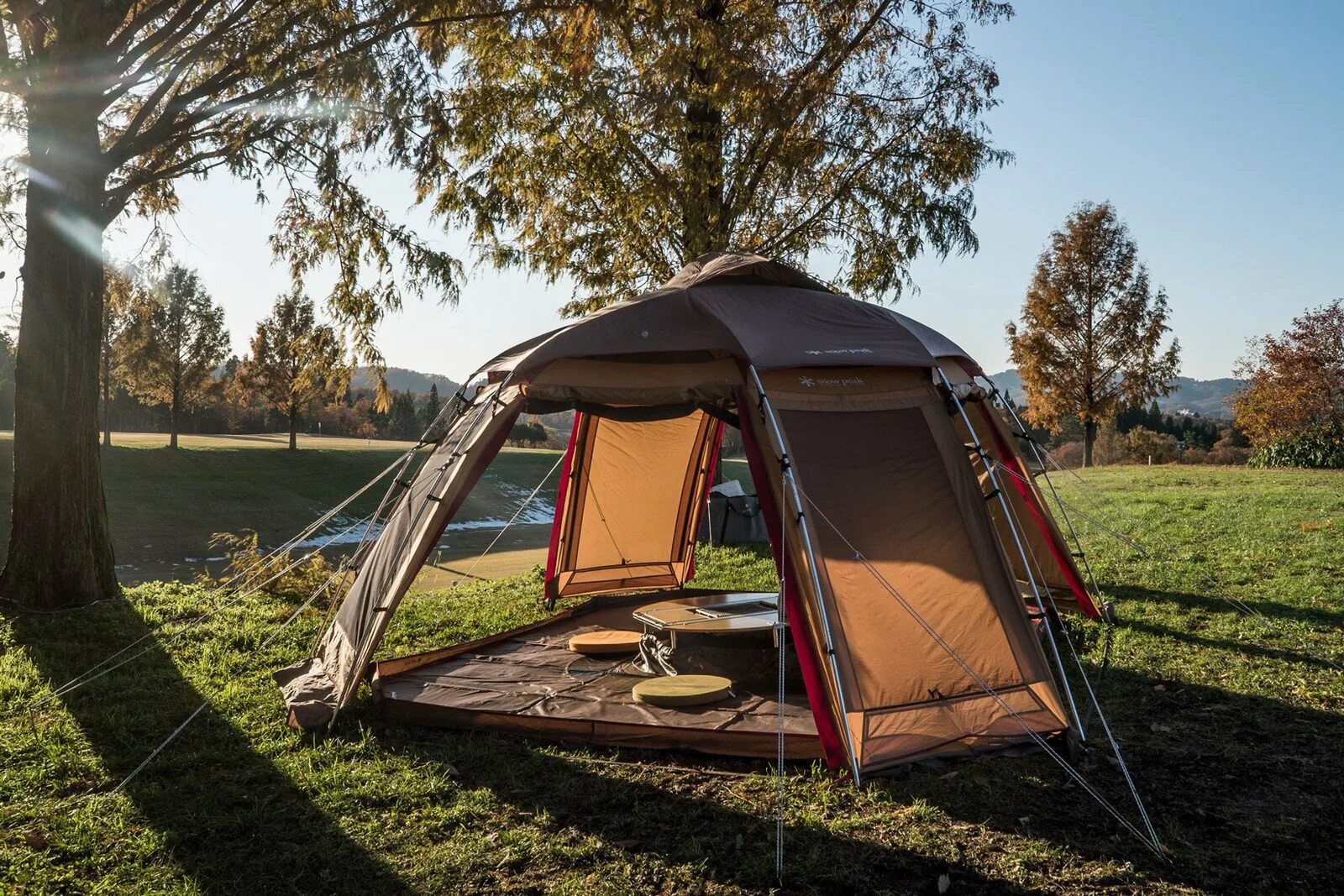 The camp left. Нахазо кемпинг. Горный кемпинг нахазо. Питч кемпинг. Кемпинг Эльбрус.