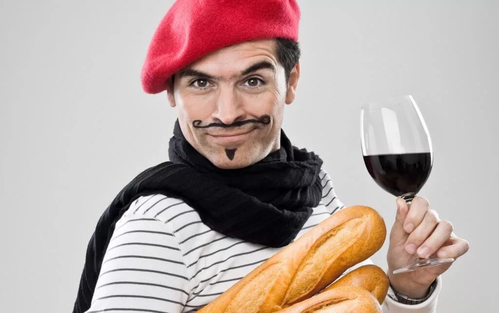 Стереотипный француз. Француз с багетом. Стереотипы о французах. Франция стереотипы.