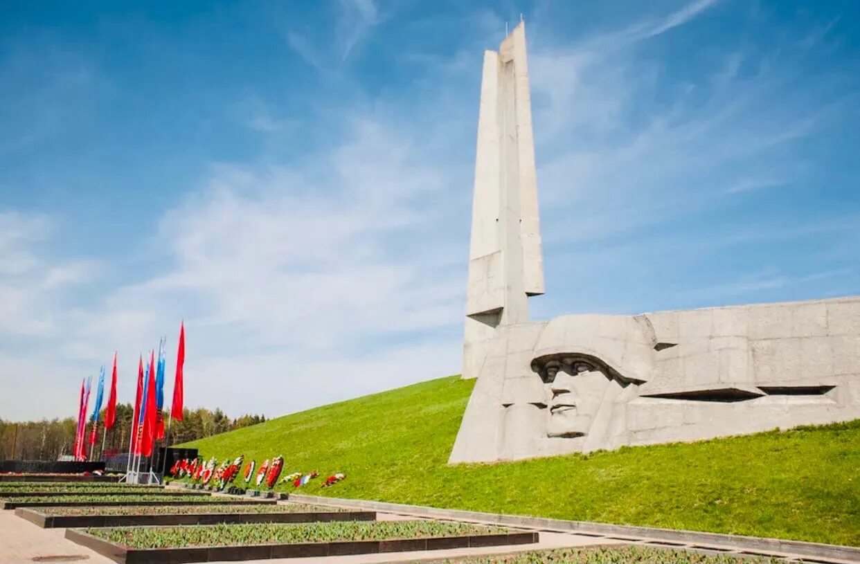 Чем отличается памятник мемориал и обеликс. Мемориальный комплекс штыки Зеленоград. Мемориальный комплекс «памятник защитникам Москвы» («штыки»). Мемориал штыки в Зеленограде. Памятник 3 штыка в Зеленограде.