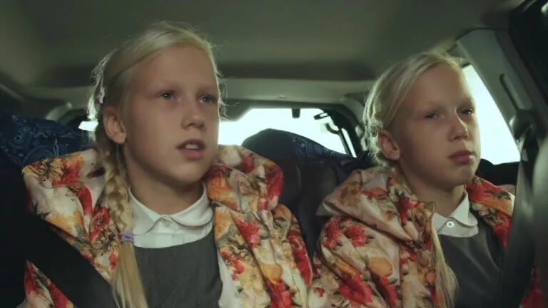 Следы на снегу вид сверху. Оксана амелина анастасия гулимова анастасия. Дорожка следов. След ночной свидетель. Следы на тропинке.