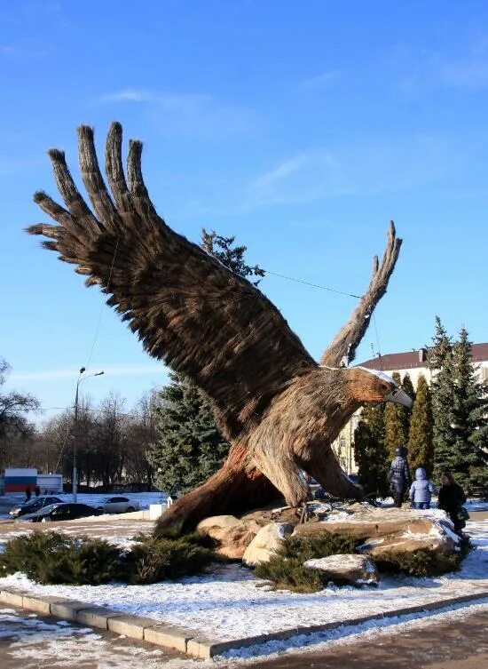 Орел ереван. Ереван Орел памятник. Ереван монумент с орлом. Орел Эрьзи Орел скульптура. Статуя орла в Армении в Макенисе.