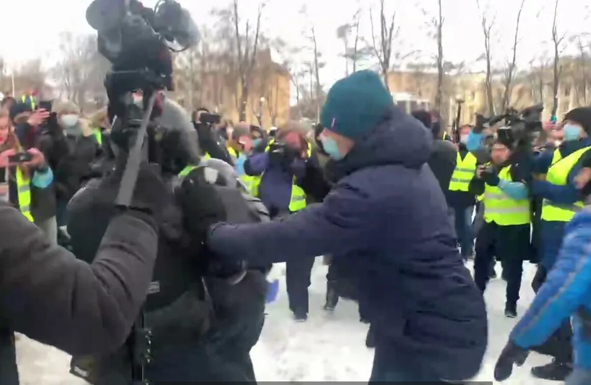 Нападение в петербурге. Нападение на ОМОН В Санкт-Петербурге. Нападение на сотрудника ОМОНА СПБ 31 января.