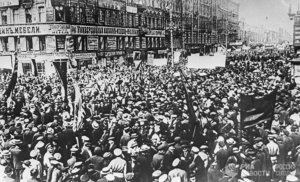 Митинг 1917. Демонстрация на Невском проспекте 1917. Демонстрация в Петрограде 1917. Расстрел демонстрации 4 июля 1917. Расстрел демонстрации на Невском проспекте. Петроград. 1917 Год..