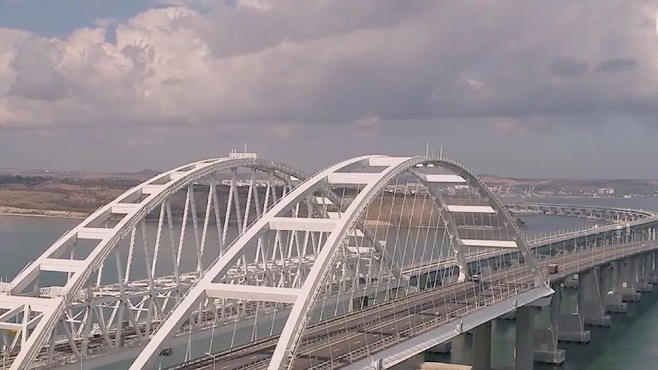 Крымский мост 2021. Мост через Керченский пролив арка. Крымский мост 2018. Крымский мост сейчас 2022. Крымский мост для легковых