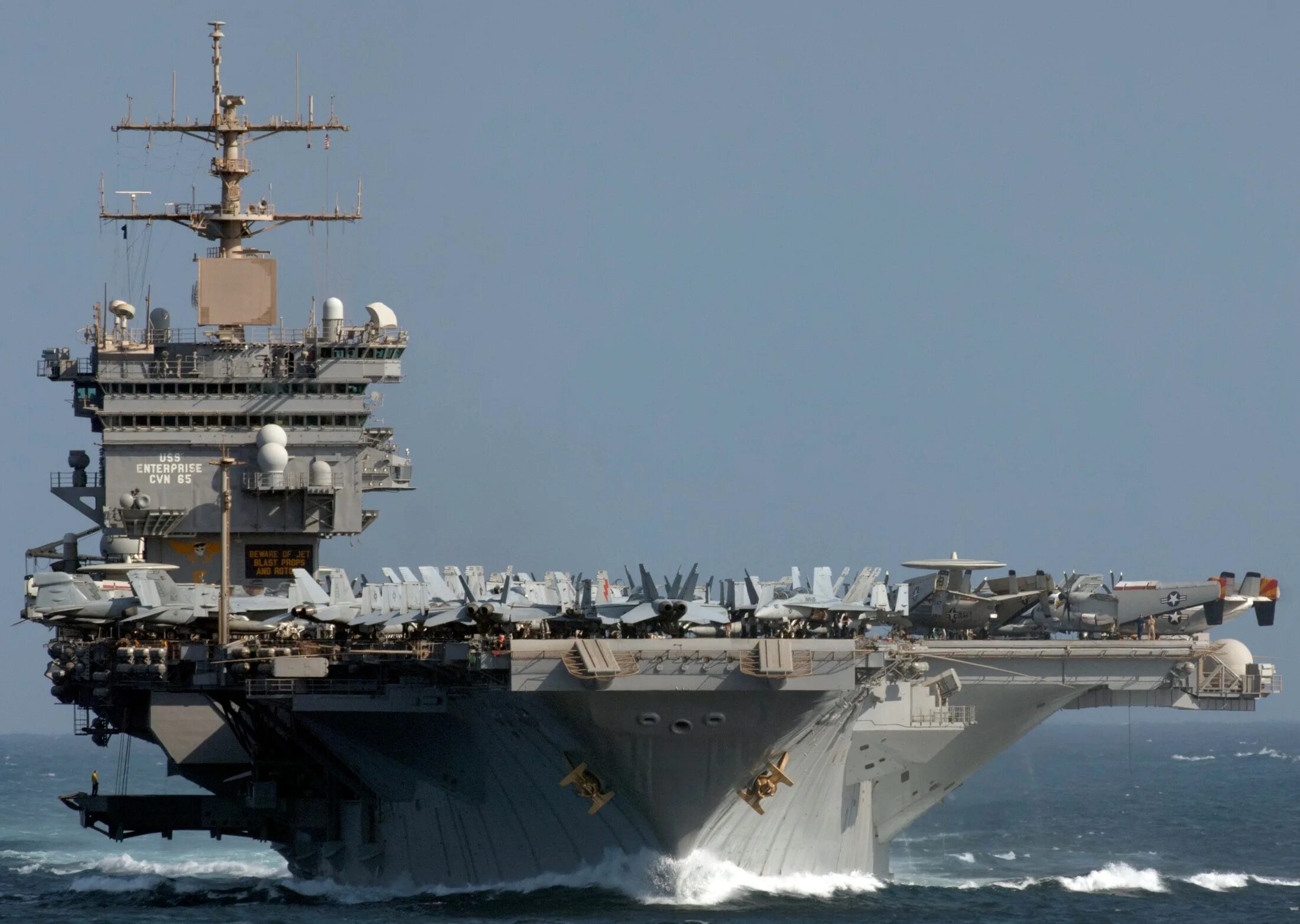 Uss cvn 65. Хуситы авианосец. Вмс сша авианосец эй зен хаур. Хуситы авианосец. Хуситы авианосец.