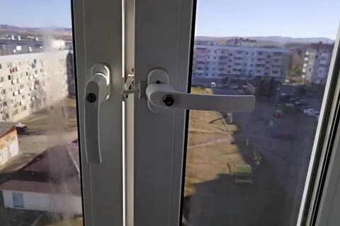 Ребенок выпал окна новости