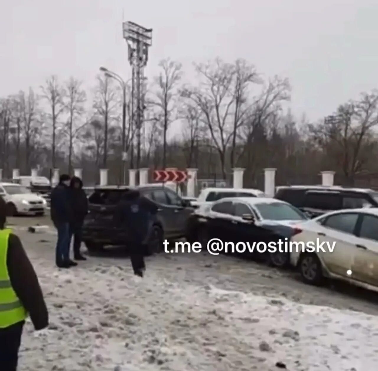 Случай в москве вчера. ДТП на большой Академической. Происшествия большая Академическая. Авария в Москве на остановке.