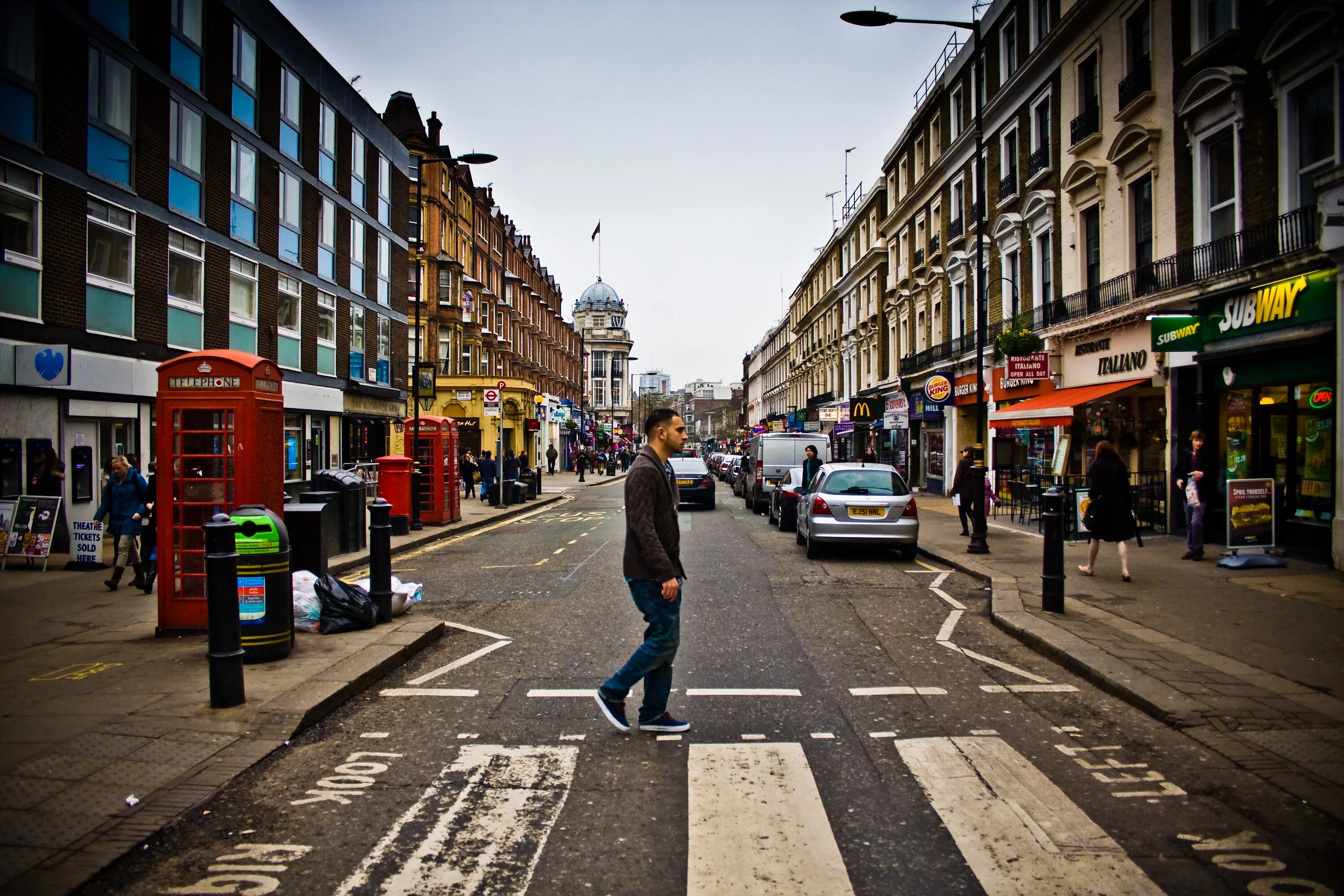 Фотка улицы. Виллер стрит улица в Лондоне. Лондон Bayswater Street. Улица Квинсвэй. В. Лондоне. Лондон улица «Нарроу».