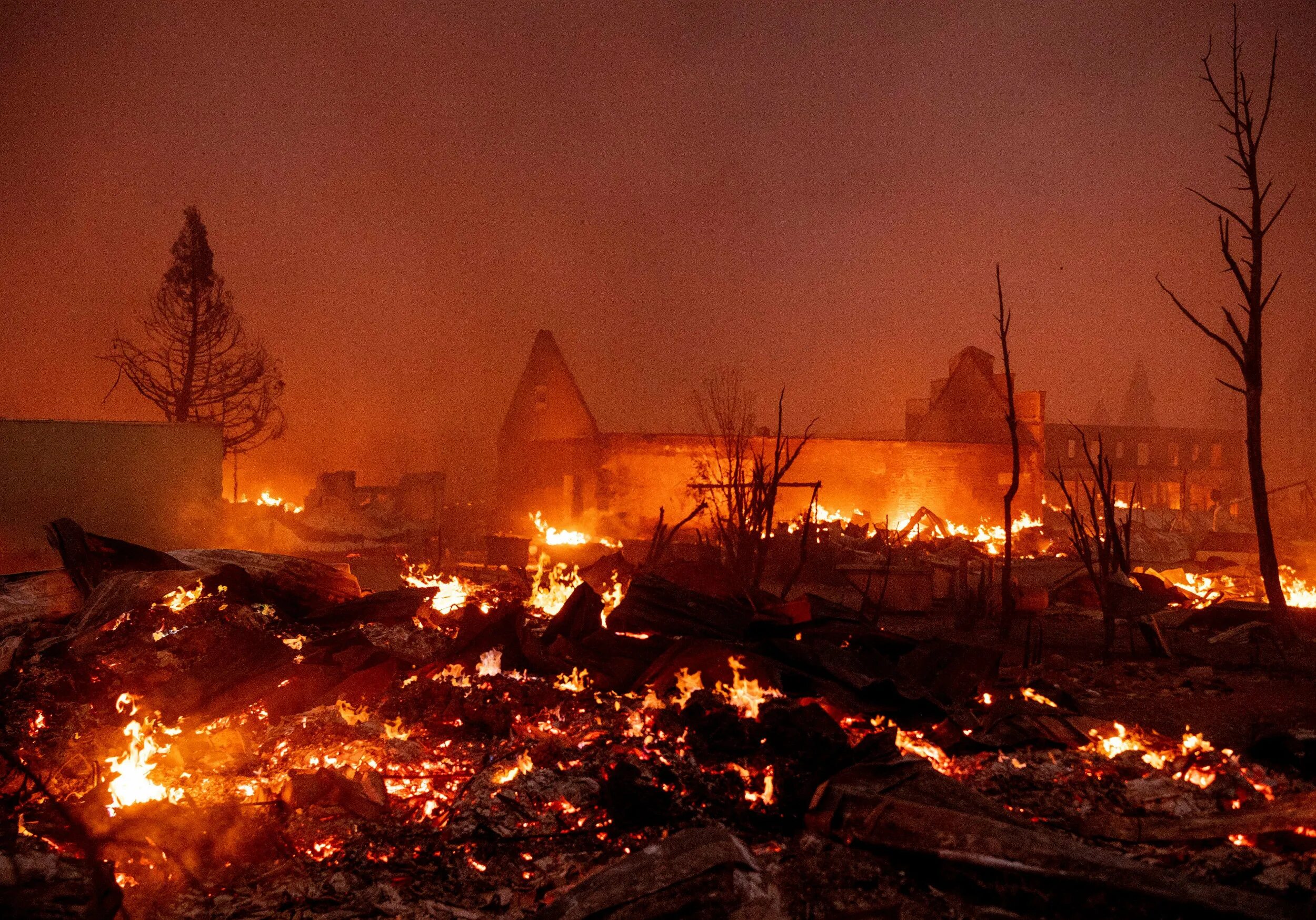 Пожар в дикси. Пожар в Калифорнии 2021. Лесные пожары в Калифорнии 2021. Пожар Дикси в США 2021 год. Пожар Дикси в Калифорнии.