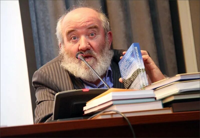 профессор культурологии