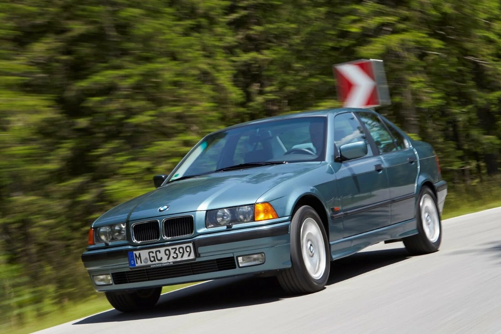 Бмв 3 поколения. BMW 3 Series e36. BMW 3-Series e36 sedan. BMW 3 e36 1990. BMW e36 328i.
