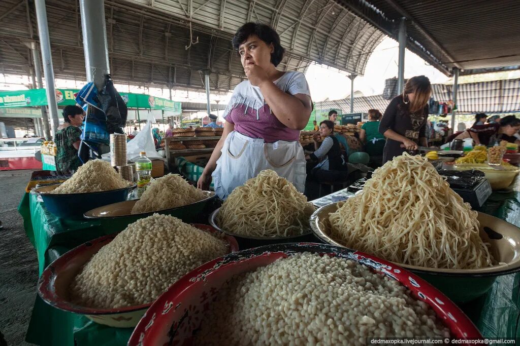 Узбекистан время сколько будет. Узбекский базар рис. Таджикистан рынок. Рис на рынке Таджикистана. Таджикистан Ташкент.