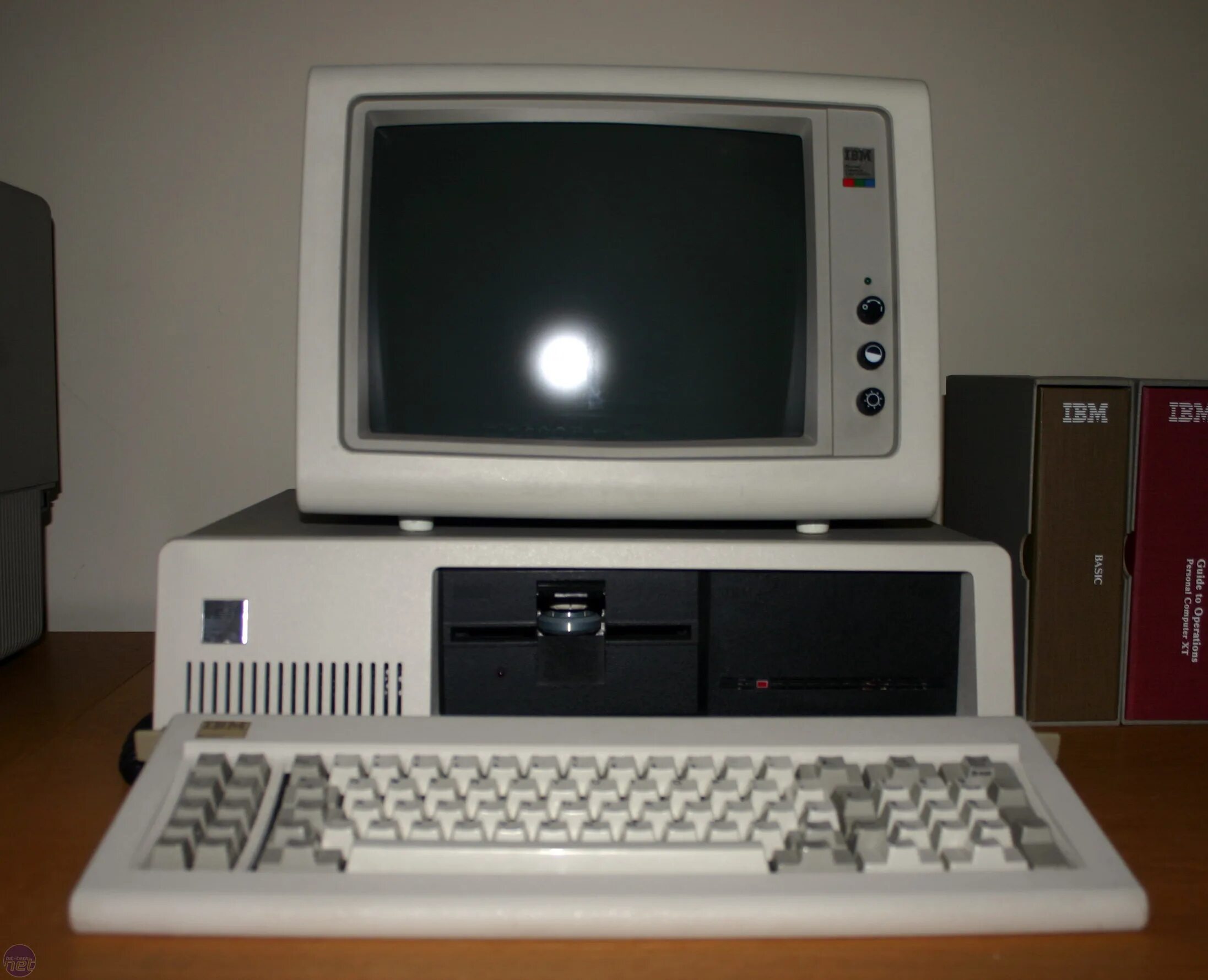 Поколение ibm. Компьютер IBM PC 5150. IBM PC XT 5150. IBM PC XT 5160. IBM PC 5150 1981.