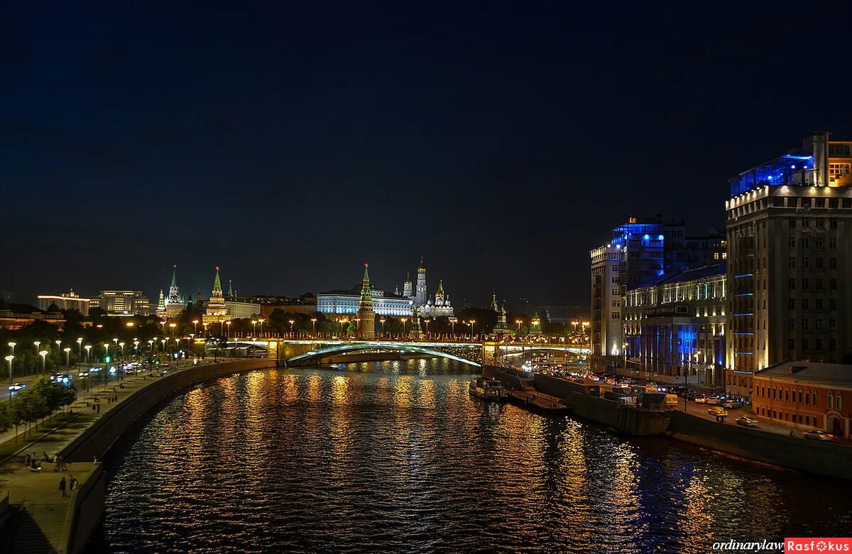 софийская набережная москва ночь. отдых ночью москва. софийская набережная ночью. прогулка по москве ночью. район белые ночи москва.