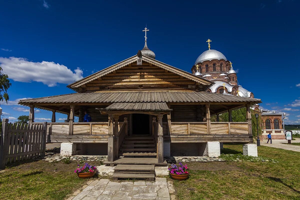 Остров свияжск экскурсии. Свияжск остров-град. Церковь Святой Троицы Свияжск. Остров град Свияжск Татарстан. Свияжск Казань Троицкий храм.