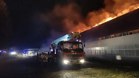 Горит в шушарах сейчас склад пожар
