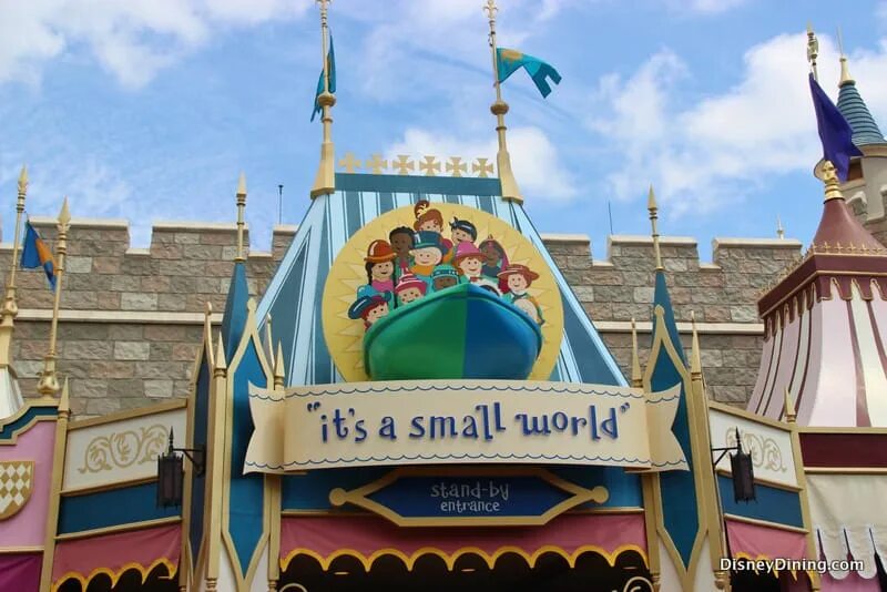 It’s a small World Диснейленд Париж. Диснейленд Париж Дамбо. Диснейленд аттракцион маленький мир. Аттракцион Дамбо Диснейленд.