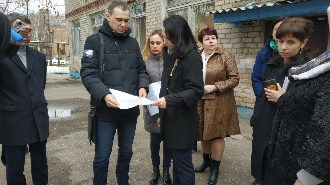 Какие из перечисленных жители поселка обратились