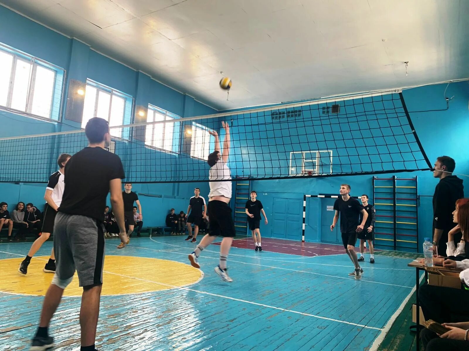 Волейбол юниоры. Лвл воронеж волейбол. Кристалл воронеж волейбол. Школа волейбола воронеж. Воронеж спортшкола по волейболу.