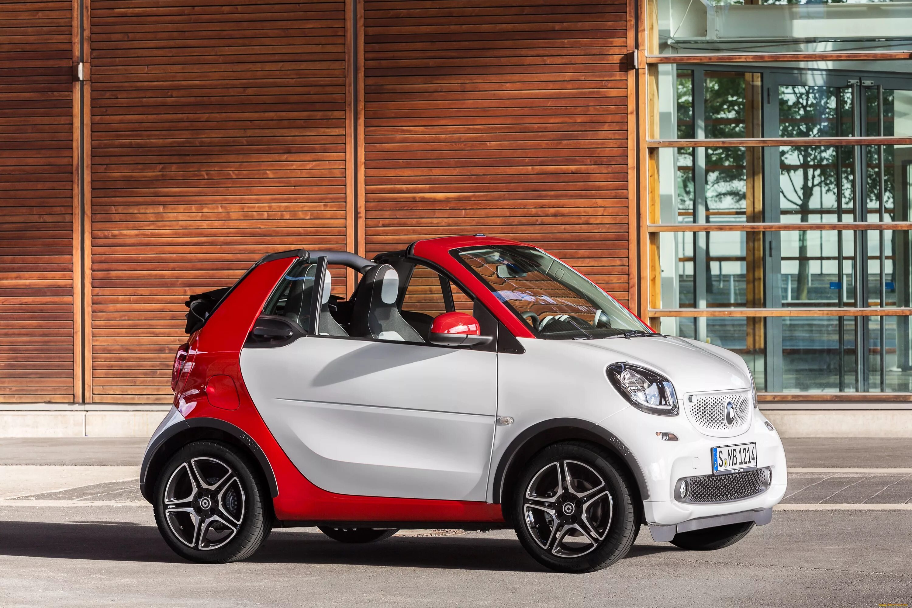 Заказать машину недорогую. Автомобиль Smart Fortwo Cabrio. Mercedes Smart Cabrio. Mercedes Smart Fortwo. Мерседес смарт 2016.