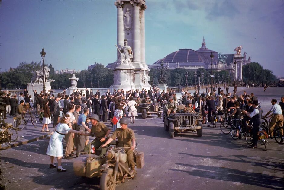 Французский захват. Освобождение Парижа 1944. Освобождение Франции 1944 Париж. 25 Августа 1944 г. – освобождение Парижа.. Захваченный Париж 1944.