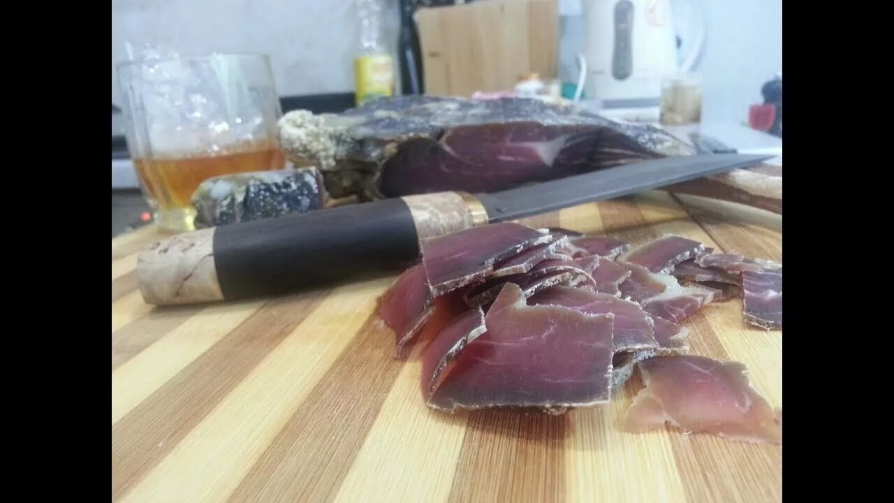 Вяленый бараний хамон кисловодск. Хамон из дикого кабана. Бараний окорок сыровяленый. Хамон из косули. Хамон из косули.