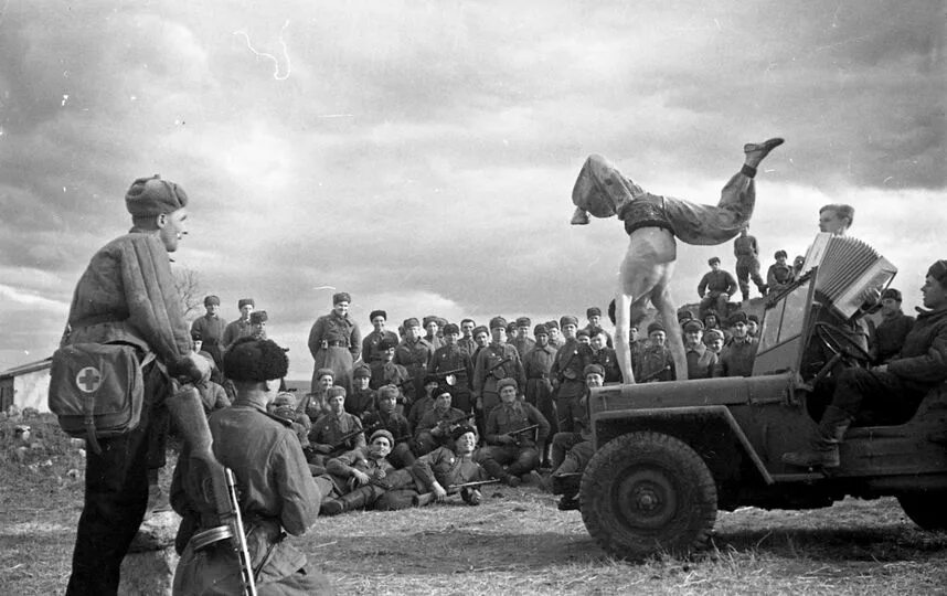 Театр в военное время. Фронтовые бригады в годы Великой Отечественной войны. Фронтовые бригады артистов в годы Великой Отечественной войны. Фронтовая бригада театра Советской армии. Театр в годы войны 1941-1945.