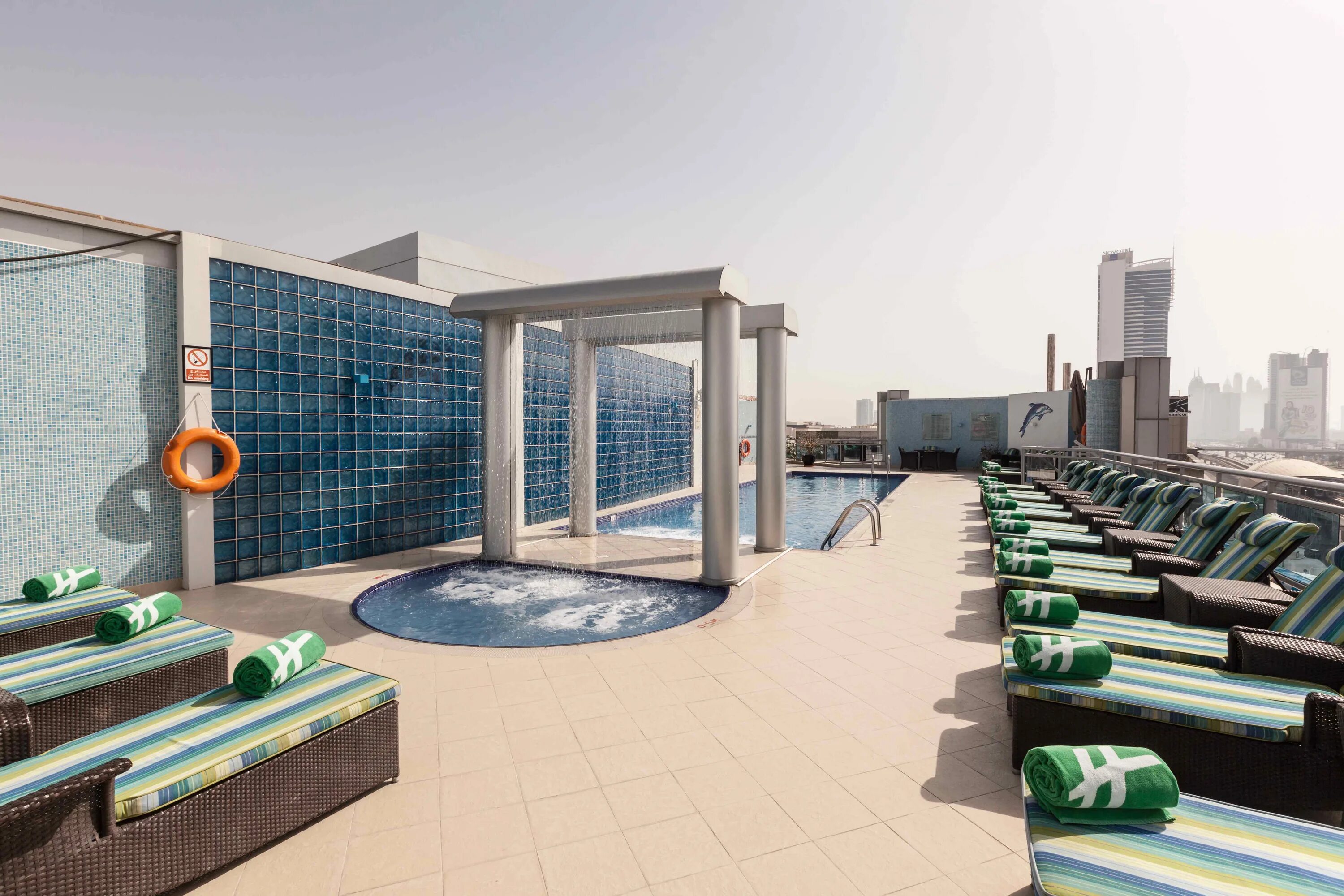 Дубай Holiday Inn Dubai - al Barsha. Holiday Inn Dubai al Barsha 4. Отель Holiday Inn Dubai al Maktoum. Holiday Inn Dubai al Maktoum Airport 4 ОАЭ Дубай. Holiday inn al maktoum airport