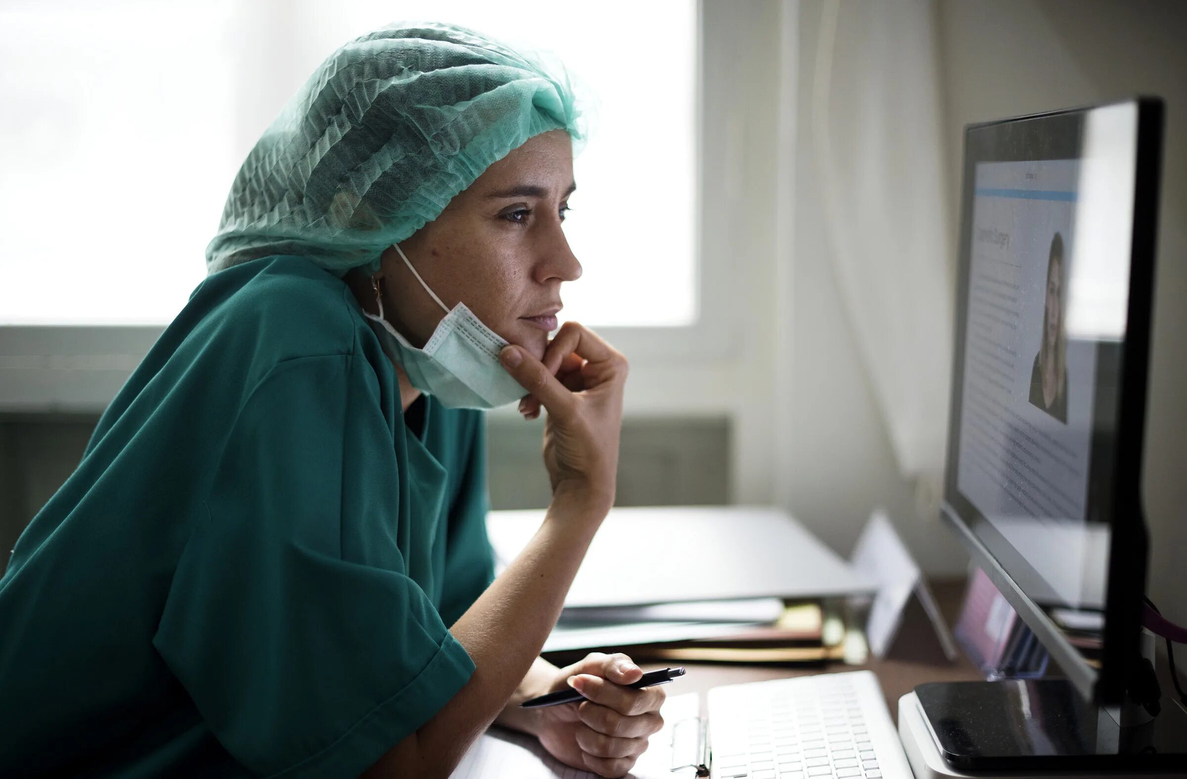 фото врачей за работой. профессия медсестра. медики. профессионализмы врача. врачи.