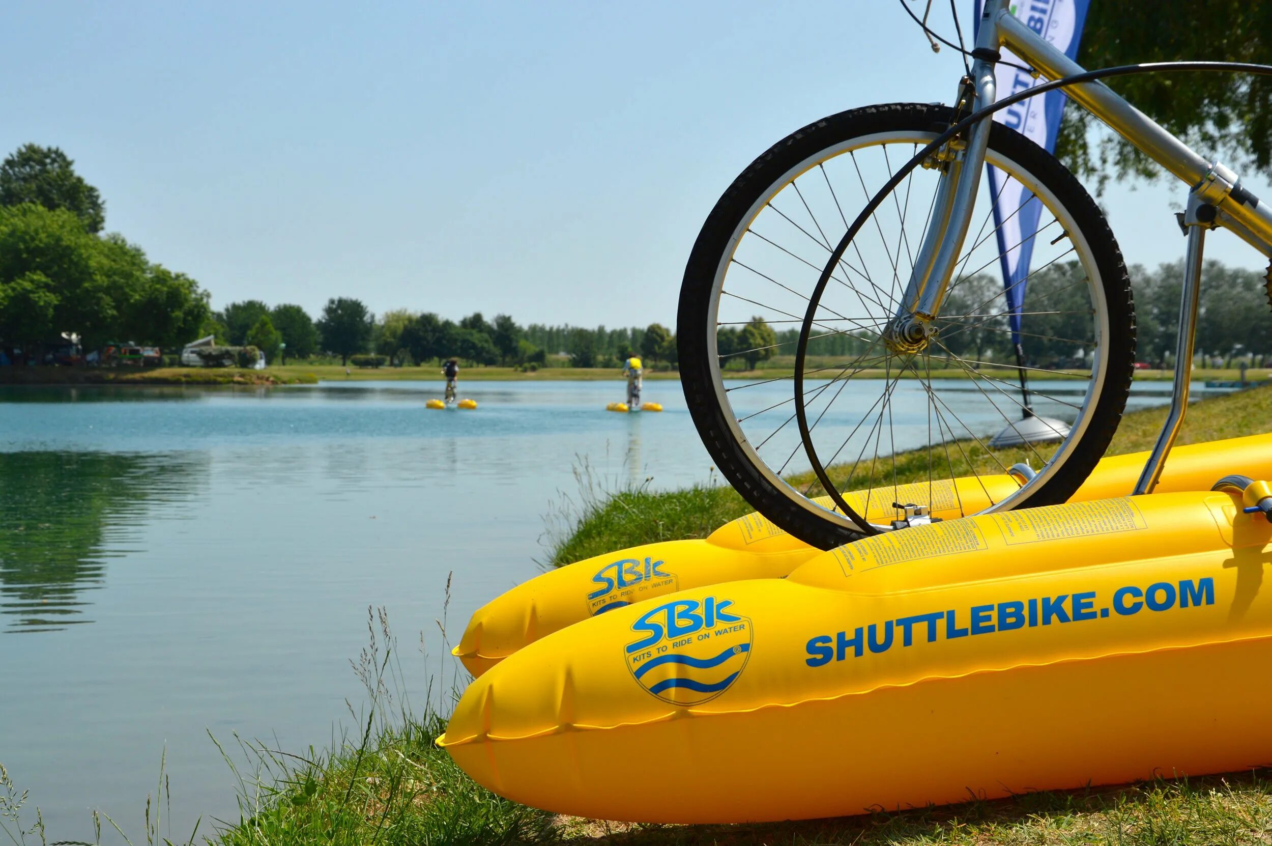 Shuttle Bike Kit. Shuttlebike Pontoon Bike Conversion Kit. Плавающий велосипед. Лодка велосипед. Water bike