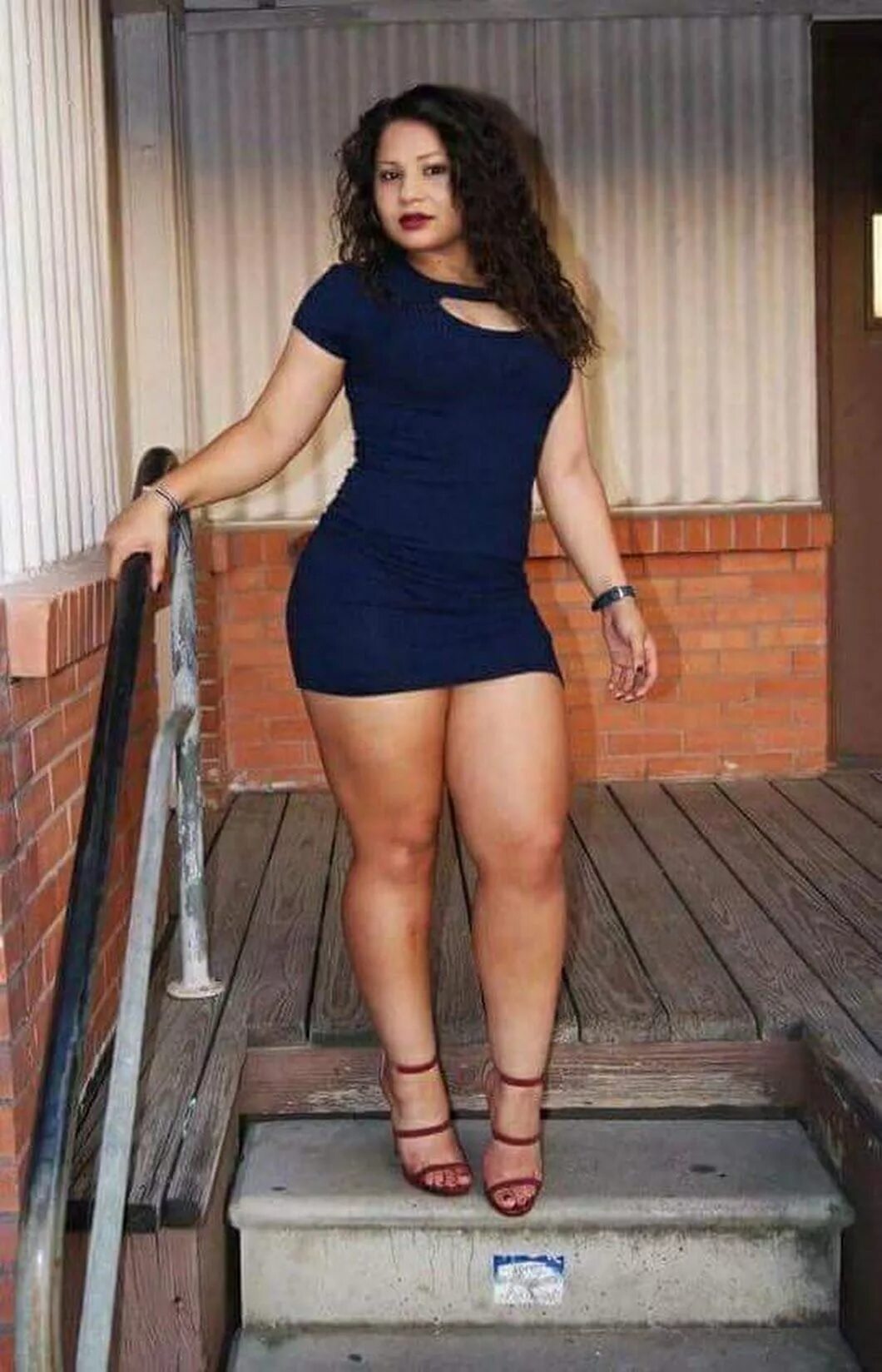 Sammyy02k голеа. Люблю большие ляжки. Модель плюс сайз памела александра. Чубби легс. Толстая в коротком платье.