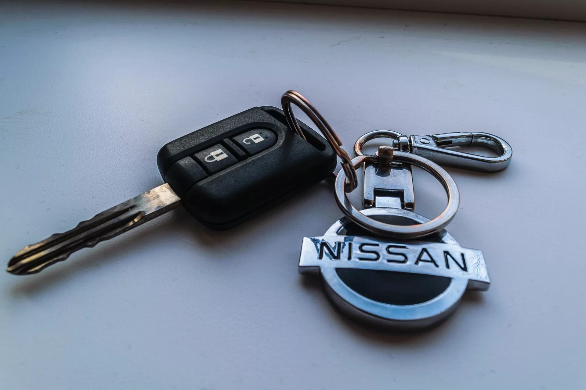 Ключ от машины Nissan Almera. Ключ Ниссан Альмера n16. Ключ от Ниссан Альмера 2005. Брелок Ниссан Альмера Классик.
